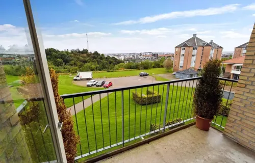 Attraktiv andelsbolig midt i Aalborg med to altaner samt en skøn udsigt