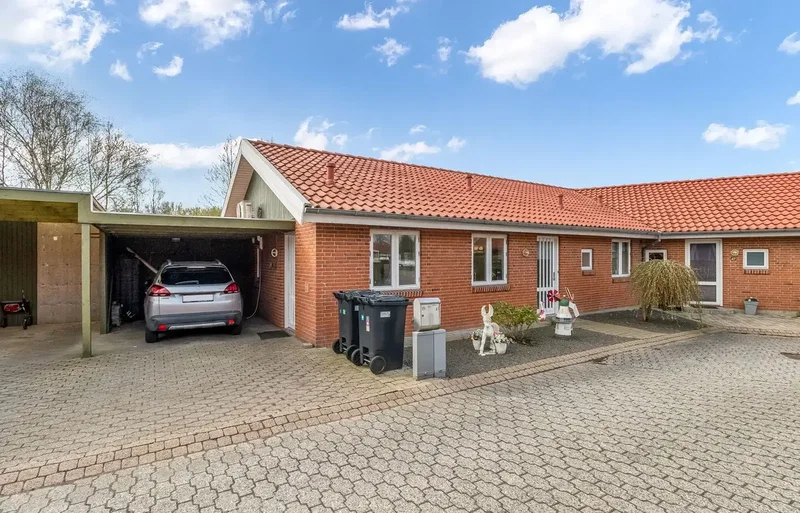 Indflytningsklar andelsbolig med solrig have og moderne faciliteter i Kibæk