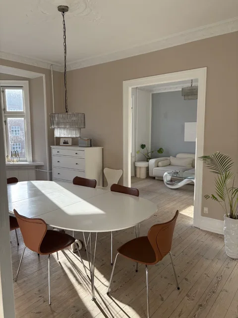 SKØN 3-VÆRELSES HERSKABSLEJLIGHED PÅ FREDERIKSBERG I SVØMMEHALSKVARTERET