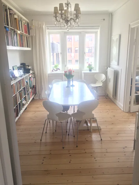Sydvendt altan med havkig 20 min fra city - kan bytes som ubegrænset leje!