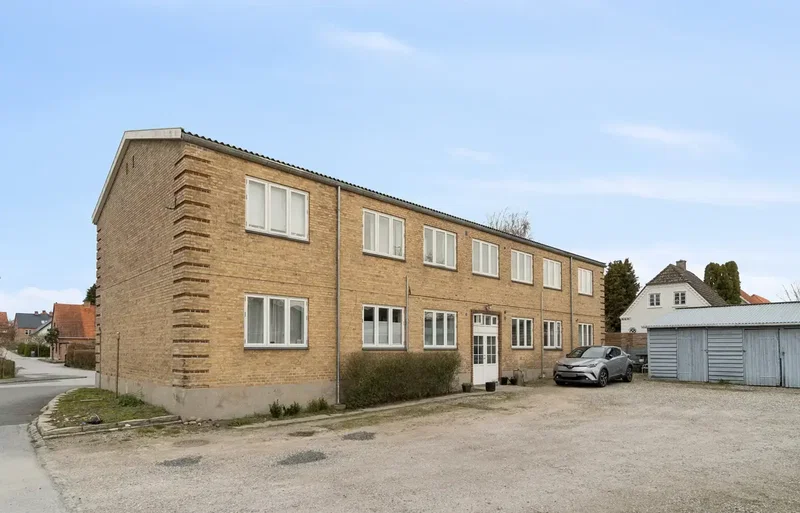 Hyggelig og velindrettet 2-værelses andelslejlighed i stueplan