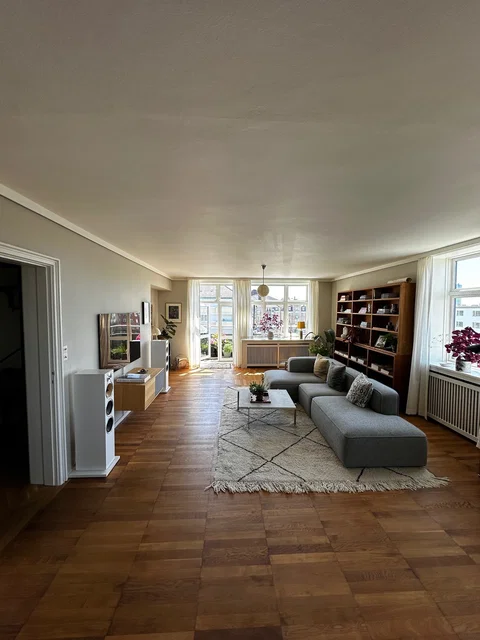 Stor andel på Christianshavn – 222 kvm, 6 vær., 5. sal m. altaner og elevator