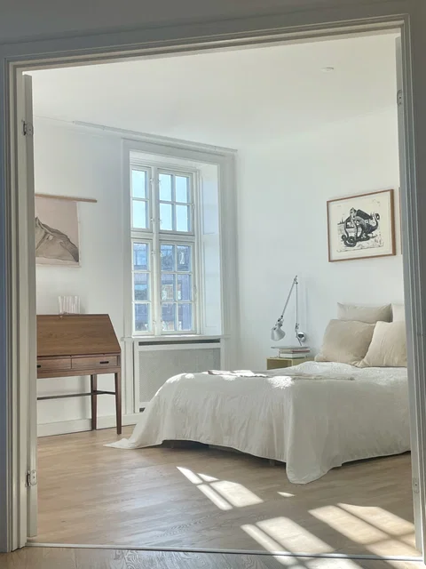 Flot, lys andel lige ved søerne