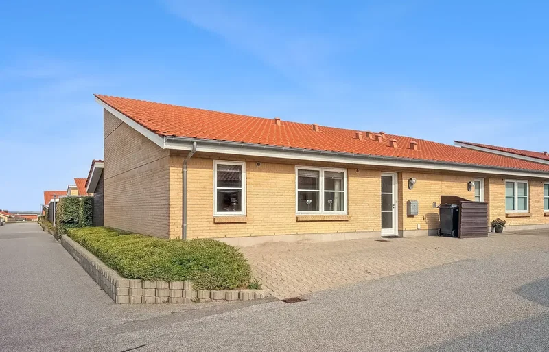 Velholdt andelsbolig med solrig gårdhave på toppen af Hasseris