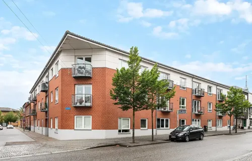 Velholdt andelsbolig med altan i attraktive Grønnebo i hjertet af Herning