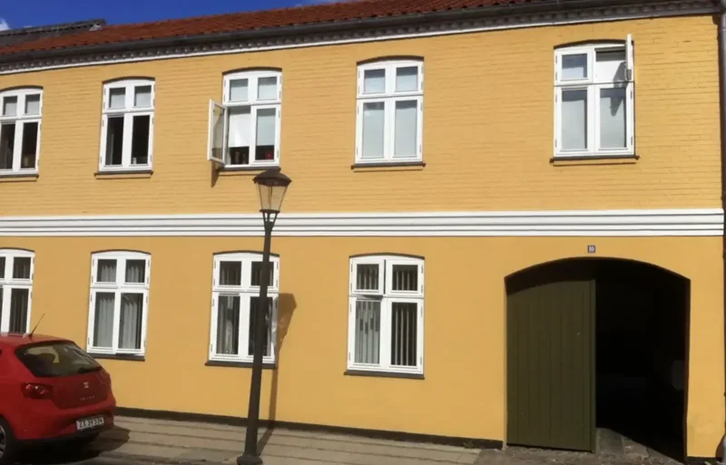 Denne super flotte andelsbolig er beliggende i hjertet af Skælskør