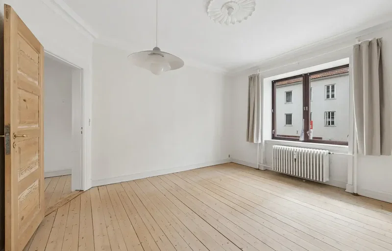 2-værelses andelsbolig med lav boligydelse og mulighed for leje af garage/carport