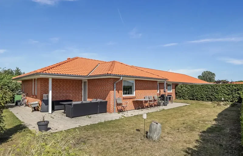 Velindrettet andelsbolig med skøn beliggenhed mellem skov og vand