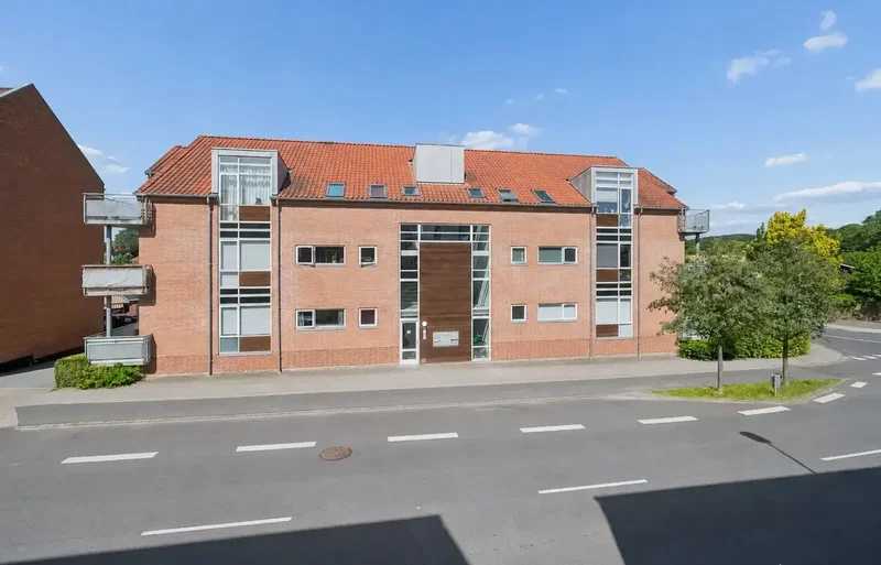 Skøn andelsbolig centralt i Alderslyst – syd-vestvendt altan