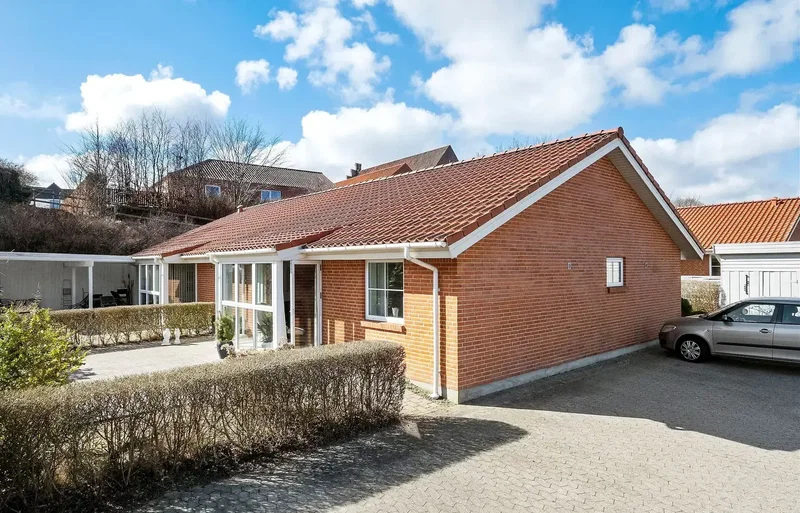 DEJLIG ANDELSBOLIG MED SÆRDELES ATTRAKTIV BELIGGENHED I MIDTBYEN