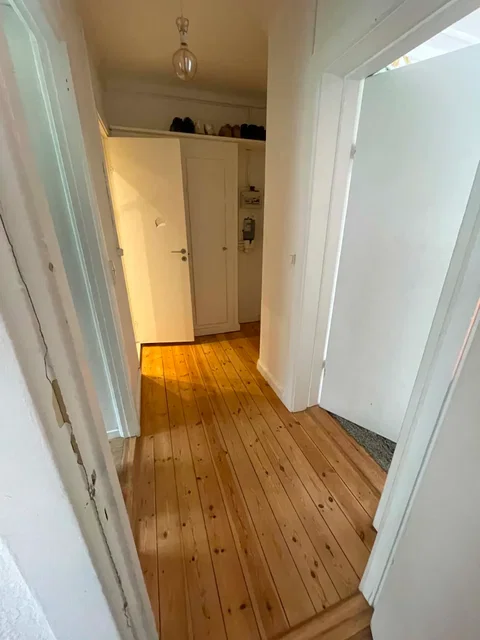Skøn 2-værelses andelsbolig lige ved Valby station!