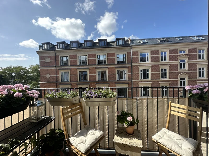Lyse 114 m2 på indre Østerbro med 2 altaner