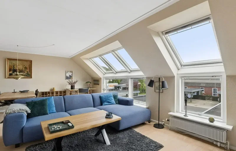 Velindrettet andelsrækkehus med terrasse og have