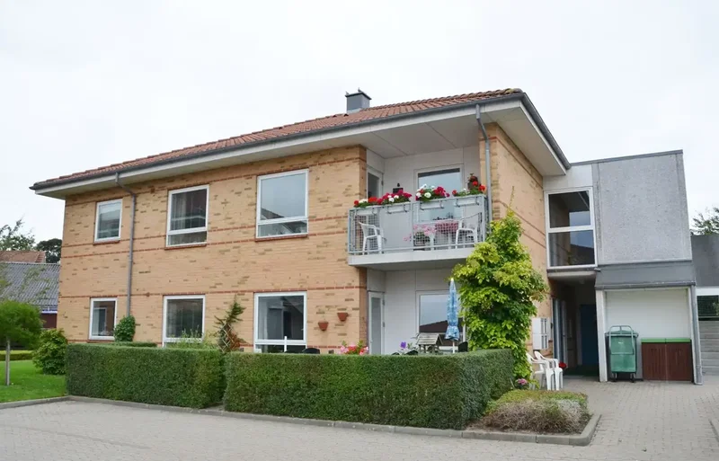 STUEPLANSLEJLIGHED I FRITLIGGENDE BYGNING /4 LEJLIGHEDER