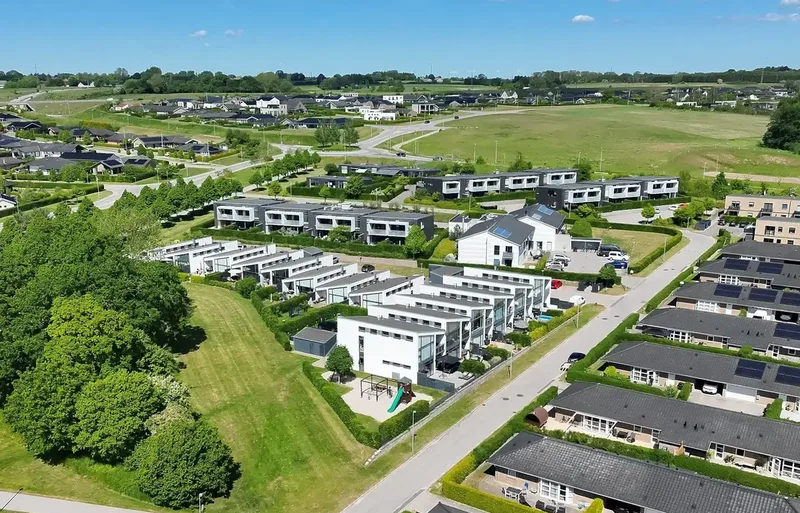 Moderniseret 4 værelses endelejlighed med sydvestvendt terrasse og attraktiv beliggenhed