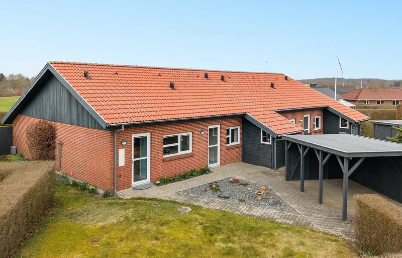 Velholdt 1 plans andelsbolig med skøn have i Kibæk