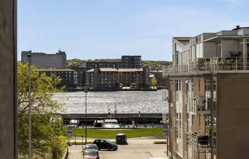 Charmerende 2 værelses andelsbolig med lav boligydelse!
