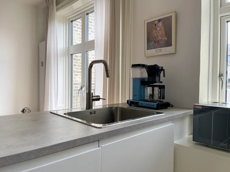 Herlig og nyistandsat 4 værelses med altan og køkken-alrum i hjertet af Frederiksberg