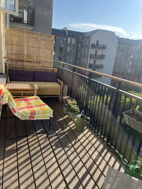 3v andel med stor solrig altan på indre Østerbro byttes til større