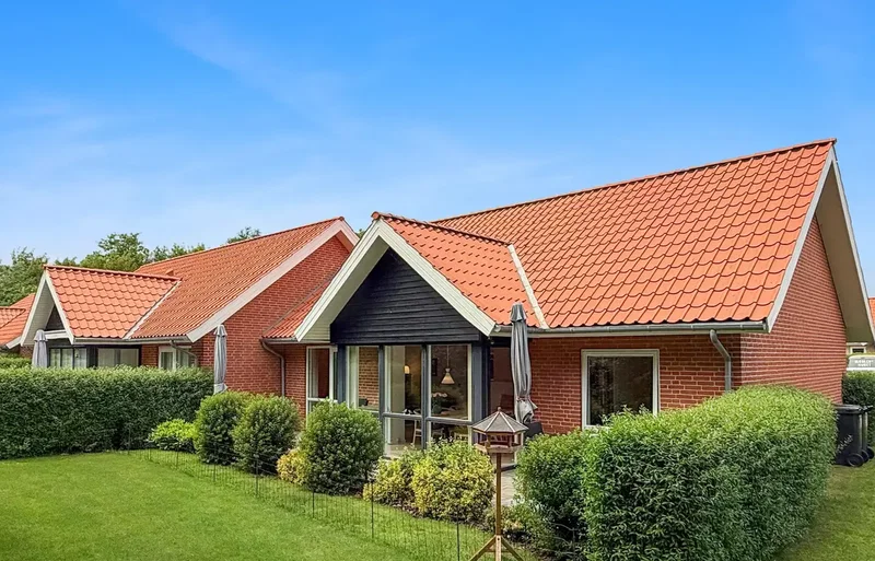 Lys og velholdt andelsbolig med åen i baghaven