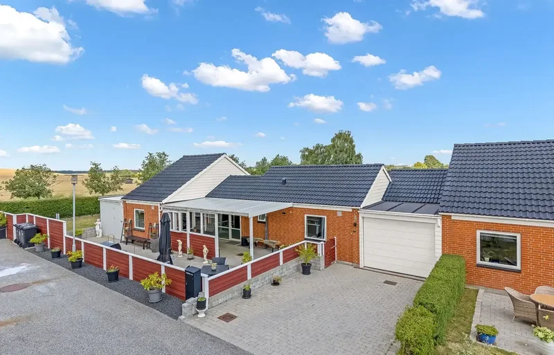 Gennemrenoveret andelsrækkehus med attraktive forbedringer