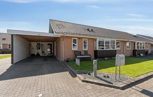 Andel i Hammerum med egen carport og lækker vinterhave