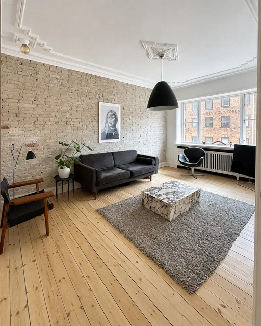 95 m² · 2 ALTANER · NYT KØKKEN & BAD · 2.500 KR. I BOLIGAFGIFT