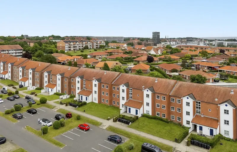 Velholdt 3 værelses andelslejlighed med altan og udsigt til Alssund i Sønderborg