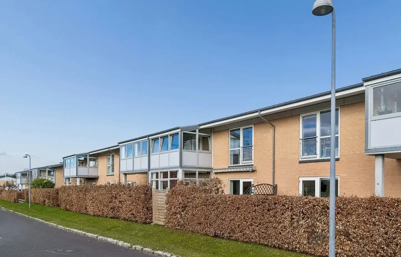 STOR 2v andelsbolig med køkken/alrum og skøn altan/udestue…